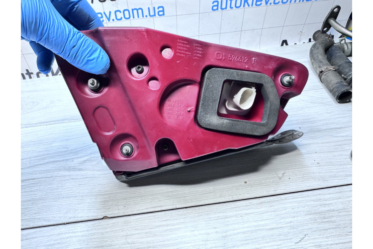 Фонарь задний правый внутренний Audi A8 [4H] 2010-2017 4H0945094A