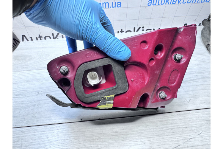 Ліхтар задній лівий внутрішній Audi A8 [4H] 2010-2017 4H0945093A