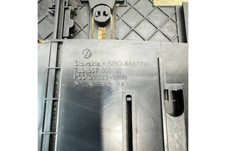 Пепельница передняя VW Touareg 2002-2010 7L6857961 Пепельница передняя VW Touareg 2002-2010 7L6857961