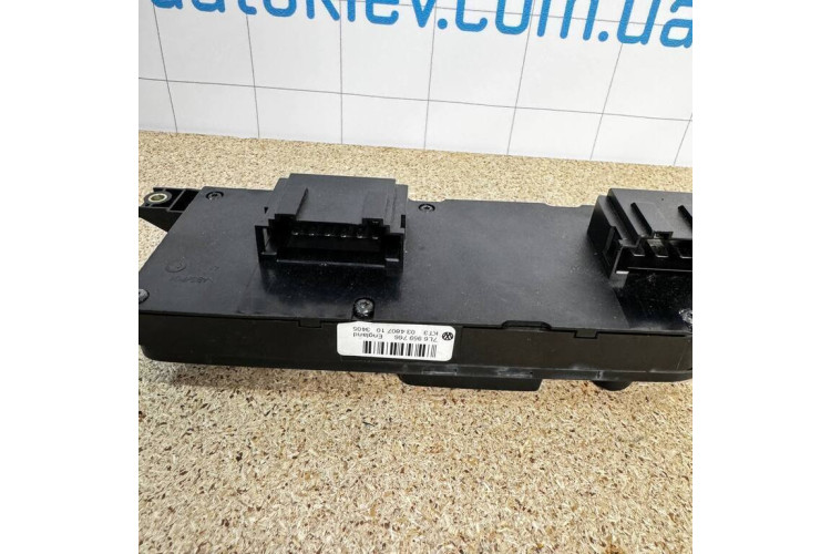 Блок кнопки регулировки сиденья правого VW Touareg 2002-2010 7L6959766