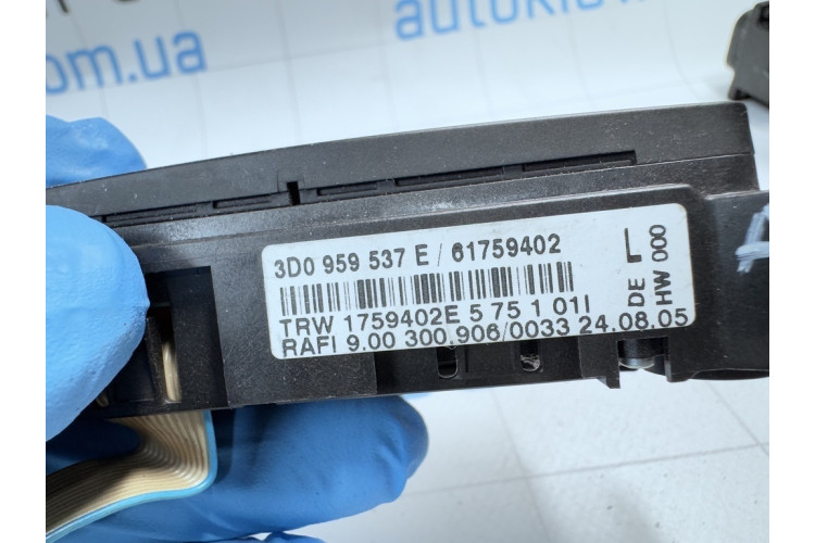 Кнопки руля левая сторона VW Touareg 2002-2010 3D0959537E Кнопки руля левая сторона VW Touareg 2002-2010 3D0959537E
