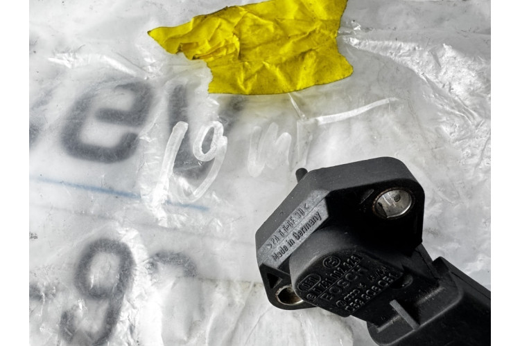 Датчик тиску повітря Audi A6 C5 059906051 Датчик тиску повітря Audi A6 C5 059906051