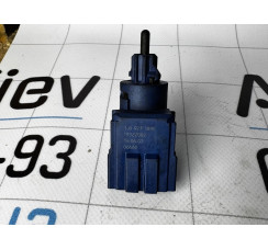 Датчик увімкнення зчеплення Volkswagen Passat B5