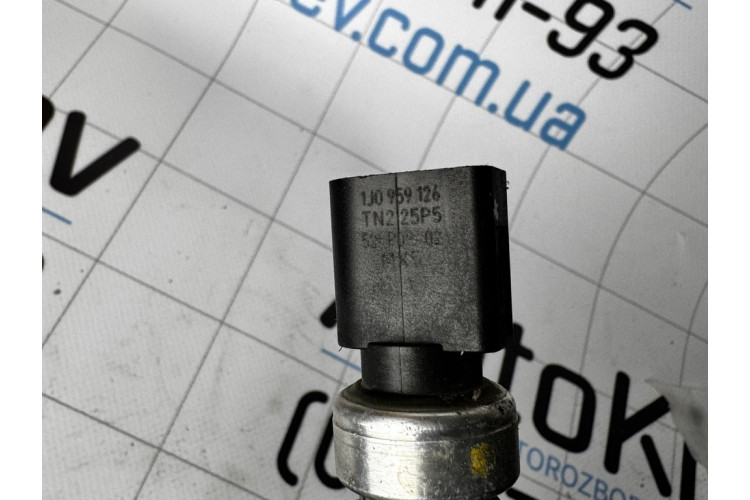 Датчик абсолютного тиску кондиціонера Volkswagen Golf VI 1J0959126