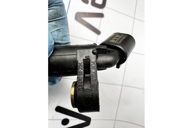 Датчик абс (abs передний правый) Volkswagen Passat B5 1J0927804