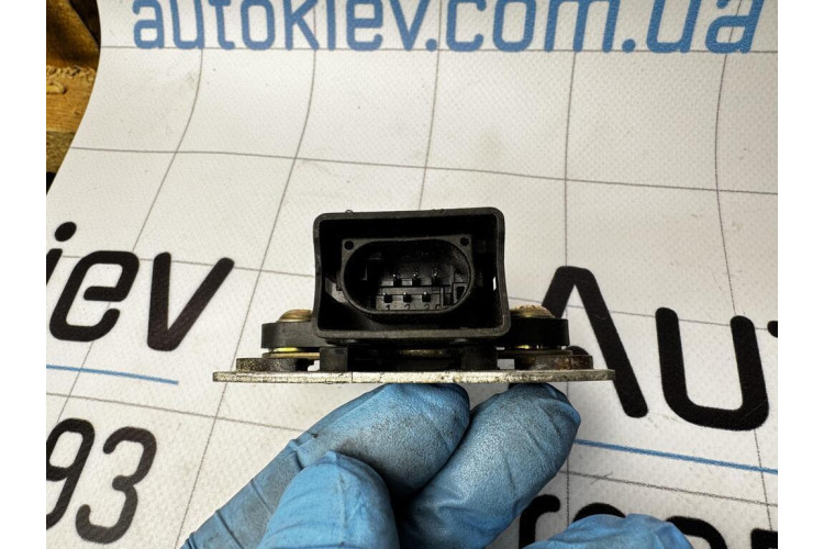 Датчик поперечного ускорения Mercedes-Benz E W220 0005422481 Датчик поперечного ускорения Mercedes-Benz E W220 0005422481