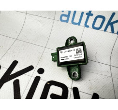 Датчик airbag боковой левый Mercedes-Benz W204