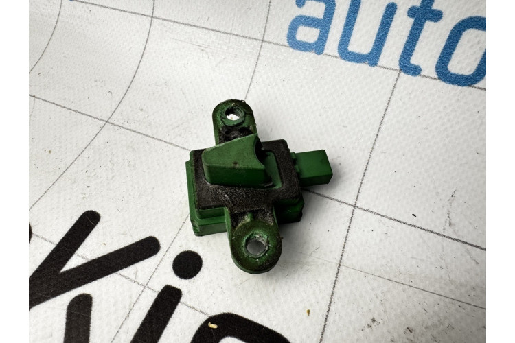 Датчик airbag боковой левый Mercedes-Benz W204 A1729056100 Датчик airbag боковой левый Mercedes-Benz W204 A1729056100