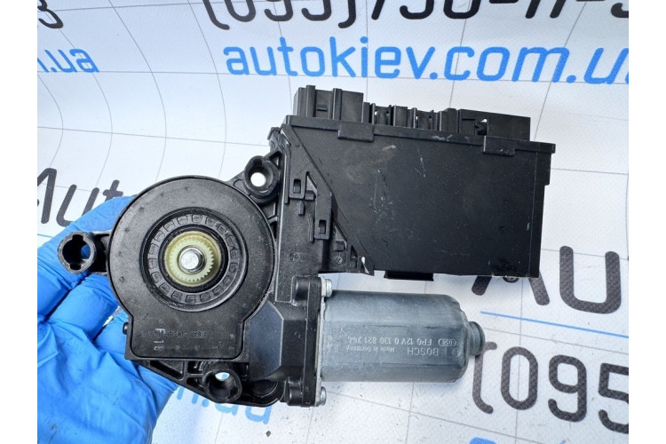 Мотор склопідйомника двері задньої правої Volkswagen Touareg 3D0959794E