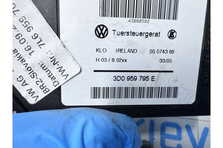Мотор склопідйомника двері задньої лівої Volkswagen Touareg 3D0959795E Мотор склопідйомника двері задньої лівої Volkswagen Touareg 3D0959795E