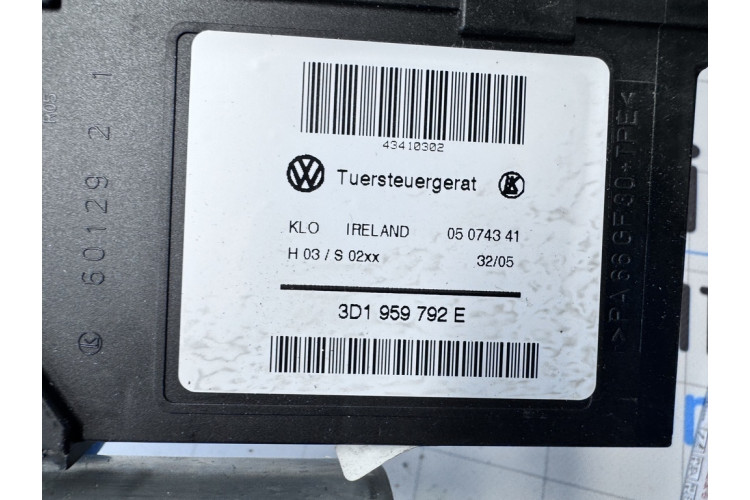 Мотор стеклоподъемника двери передней правой Volkswagen Touareg 3D1959792E