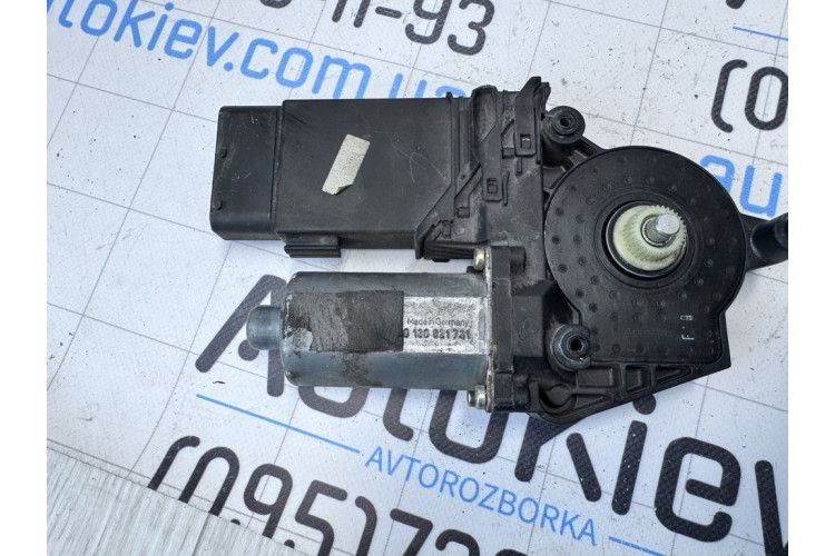Мотор склопідйомника лівий Skoda Octavia 0130821731