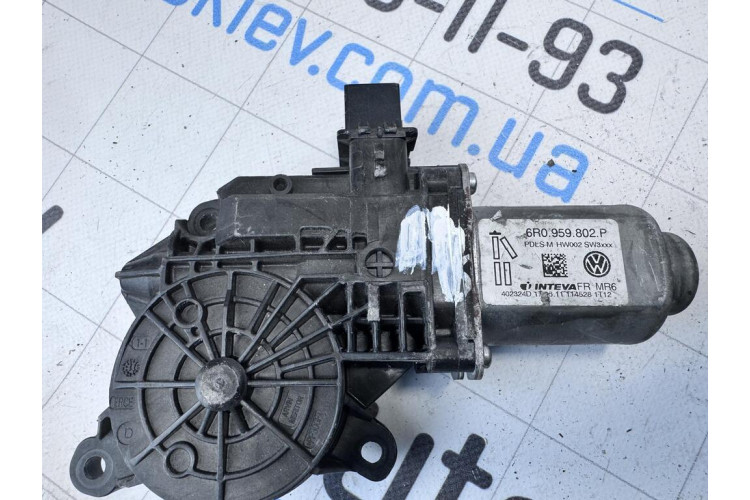 Мотор склопідйомника двері передньої правої Skoda Fabia Mk2 6R0959802P Мотор склопідйомника двері передньої правої Skoda Fabia Mk2 6R0959802P