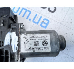 Мотор склопідйомника двері передньої правої Skoda Fabia Mk2