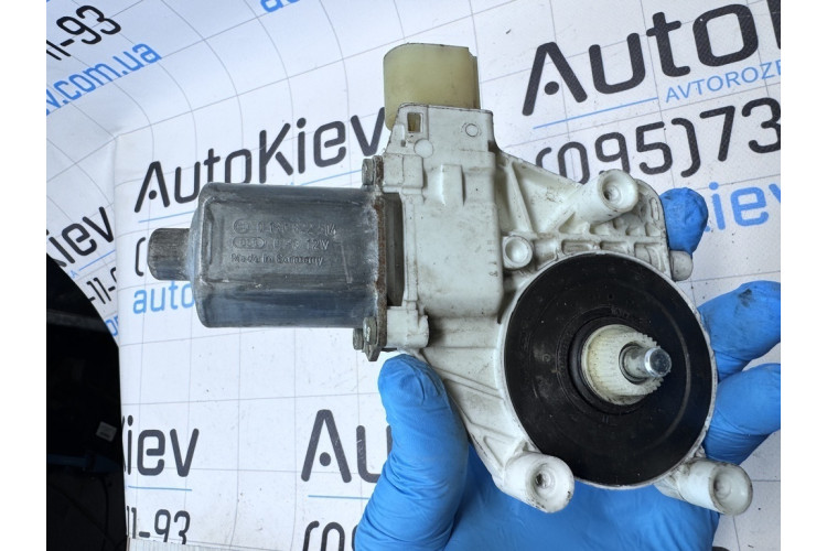 Мотор склопідйомника BMW 7 F01 F02 F03 F04 (2008-2016) 70460310 Мотор склопідйомника BMW 7 F01 F02 F03 F04 (2008-2016) 70460310