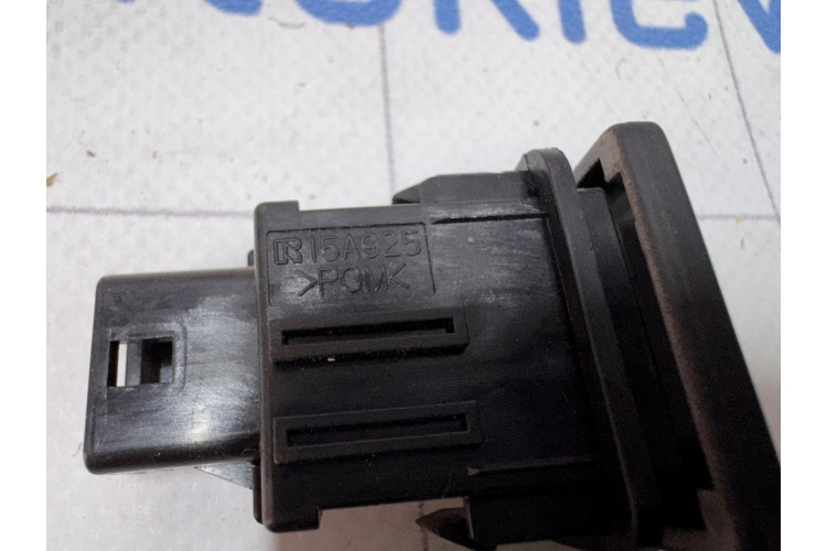 Кнопка парктроника Lexus CT 200H 15A925