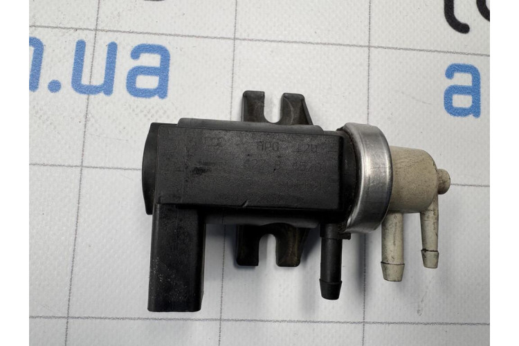 Вакуумний клапан Audi A4 B7 2290345