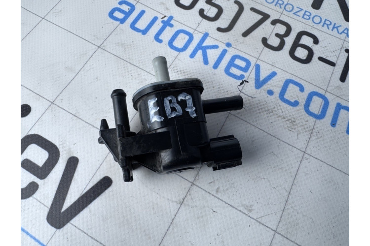 Клапан електромагнітний вакуумний Lexus GS 300 350 430 450H (2005-2012) 1362007010