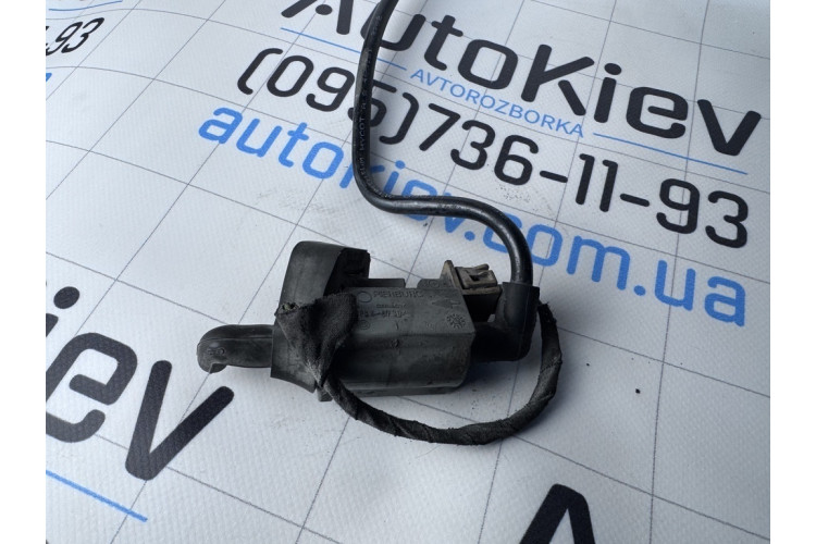 Перемикаючий клапан системи подачі повітря Mercedes-Benz CL W215 A0025404197