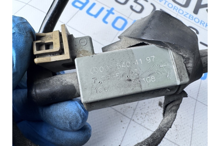 Перемикаючий клапан системи подачі повітря Mercedes-Benz CL W215 A0025404197