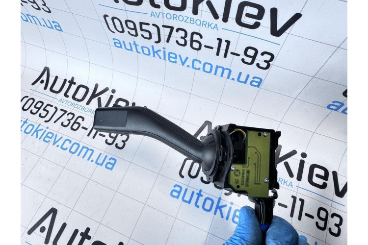 Перемикач підрульовий правий Volkswagen Golf V 1K0953519