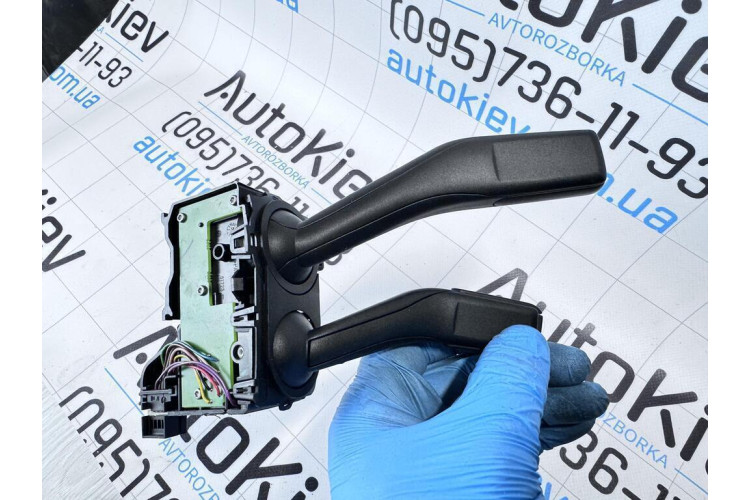 Підрульовий перемикач Audi A3 8P 2003-2013 8P0953513