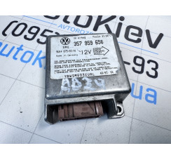 Контролер модуль подушок безпеки Volkswagen Passat B3 B4 1988-1996