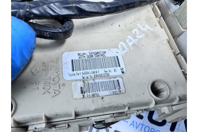 Блок запобіжників Toyota Avensis T250 2003-2009 82641CA010F