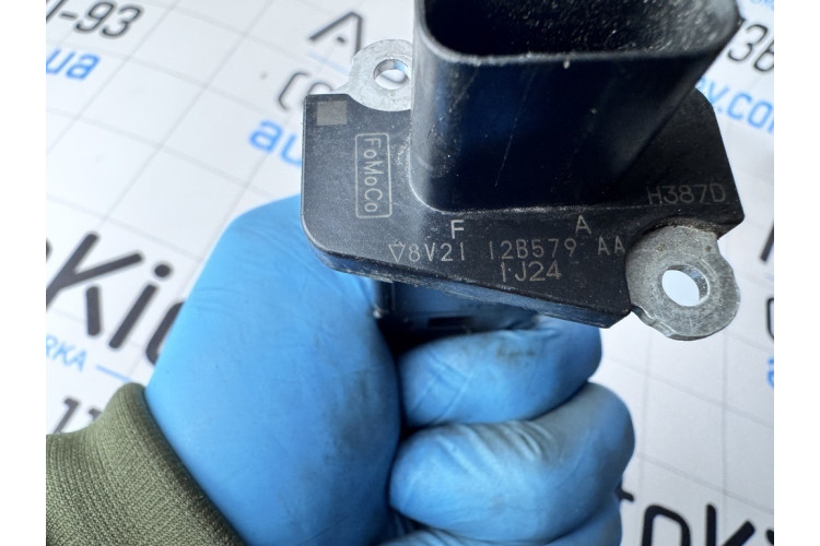 Датчик потоку (витрати повітря, витратомір M.A.F. - (Mass Airflow)) Ford Mondeo MK IV (2007-2014) 12B579AA