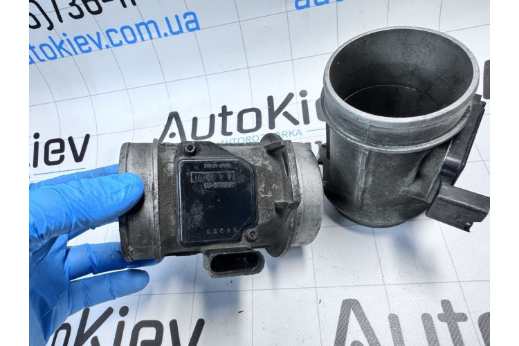Датчик потоку (витрати повітря, витратомір M.A.F. - (Mass Airflow)) Audi A4 S4 B6 8E 8H (2001-2005) AFH7025C