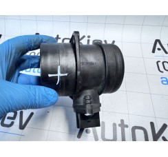 Датчик потоку (витрати повітря, витратомір M.A.F. - (Mass Airflow)) Volkswagen Passat B6 (2005-2010)