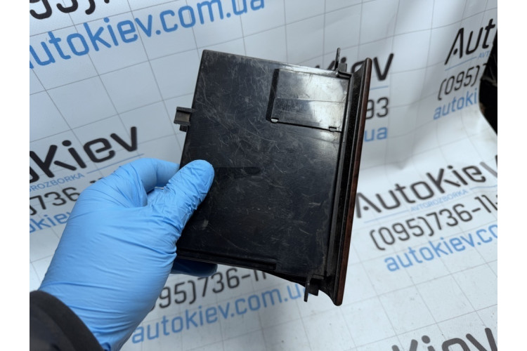 Попільничка передня Audi A6 [C5] 1997-2004 4B0857951F