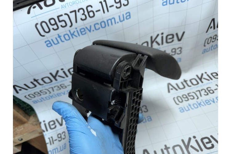 Підлокітник Volvo V60 2011-2018 30755587