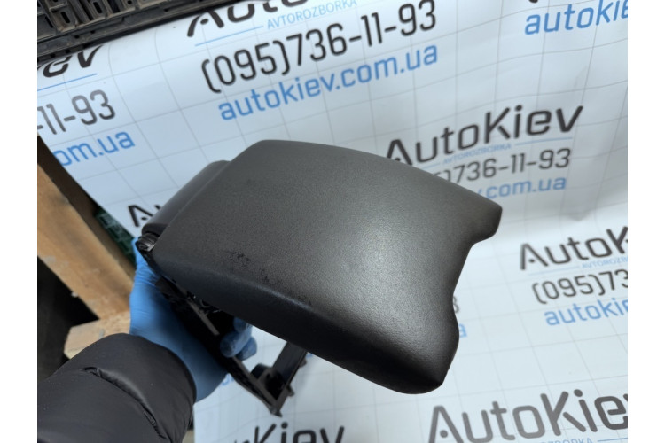 Підлокітник Volvo V60 2011-2018 30755587