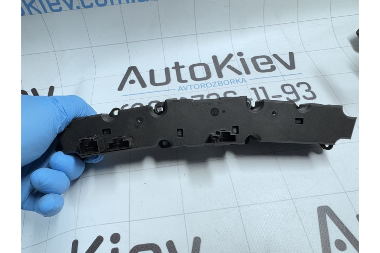 Блок кнопок Mercedes-Benz S W220 1998-2005 A2208217058 Блок кнопок Mercedes-Benz S W220 1998-2005 A2208217058