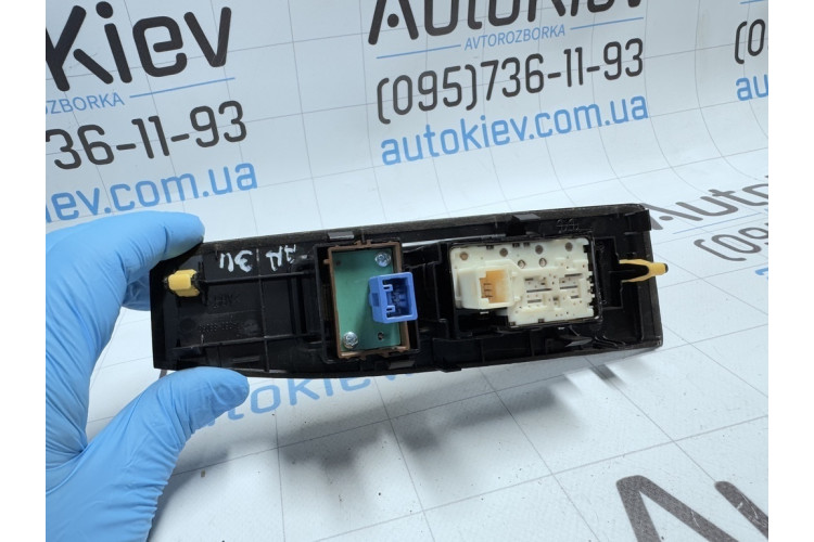 Кнопка стеклоподъемника Lexus ES 300H 2012-2018 7423033090