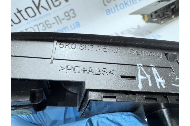 Панель (накладка блоку керування склопідйомником передня ліва) Volkswagen Golf VI 2009-2013 5K0867255A Панель (накладка блоку керування склопідйомником передня ліва) Volkswagen Golf VI 2009-2013 5K0867255A