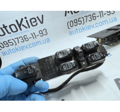 Кнопочный блок управления стеклоподъемником передний левый Mercedes-Benz W220 1998-2005