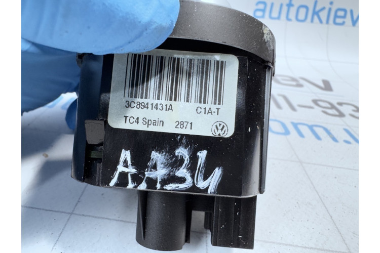 Перемикач світла фар на "торпедо" Volkswagen Passat B7 2011-2015 3C8941431A Перемикач світла фар на "торпедо" Volkswagen Passat B7 2011-2015 3C8941431A