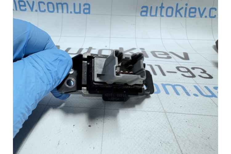 Перемикач підігріву сидінь Nissan Leaf I 2010-2017 689TC3NF0A