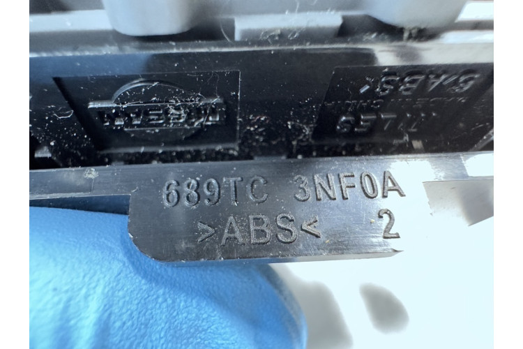 Перемикач підігріву сидінь Nissan Leaf I 2010-2017 689TC3NF0A