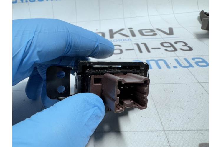 Перемикач підігріву сидінь Nissan Leaf I 2010-2017 689TB3NF0A