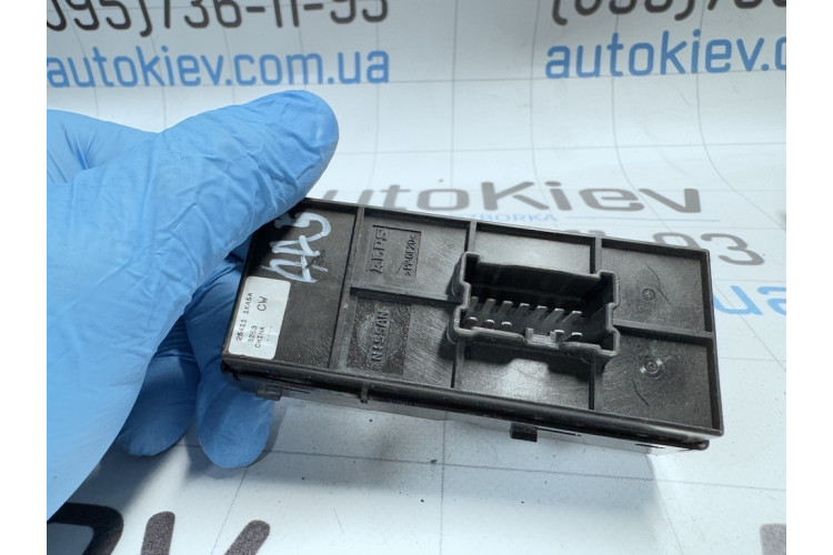 Кнопки склопідйомника Nissan Leaf I 2010-2017 254111KA5A