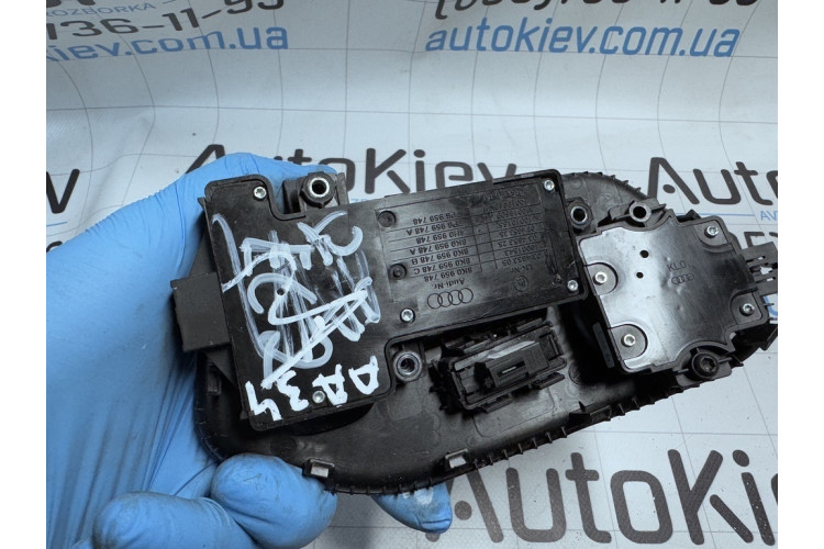 Блок кнопок регулювання сидіння правий Audi A6 [C7,4G] 2011-2018 8K0959748