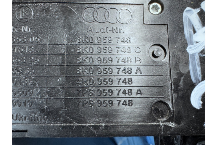 Блок кнопок регулювання сидіння правий Audi A6 [C7,4G] 2011-2018 8K0959748