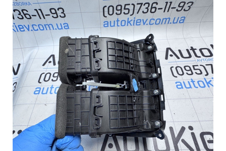 Задний центральный дефлектор Kia Sportage 2016-2021 97040F1000