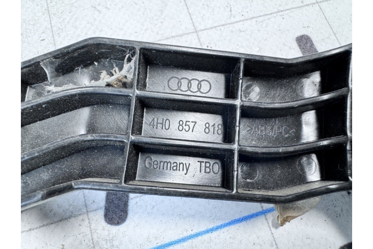 Кронштейн направляющая ремня безопасности Audi A8 S8 D4 4H 2010-2017 4H0857818
