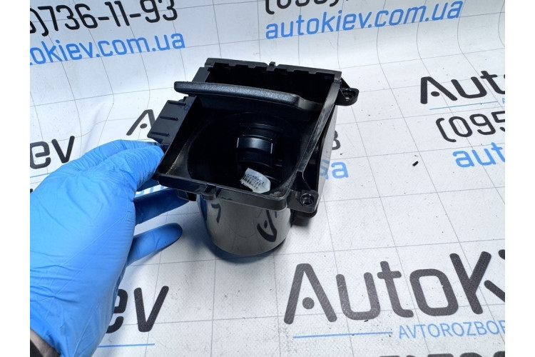 Підстаканник центральної панелі Lexus ES 300H 2012-2018 5886233080