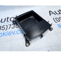 Відсік для зберігання у центральній панелі Porsche Cayenne 2010-2017