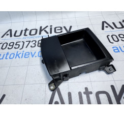 Відсік для зберігання у центральній панелі Porsche Cayenne 2010-2017